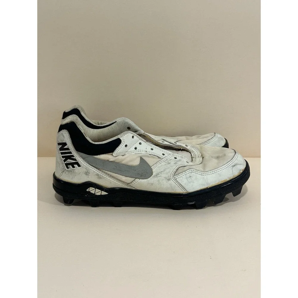 Nike Shark Cleats Size 10.5 (missing Laces)‎